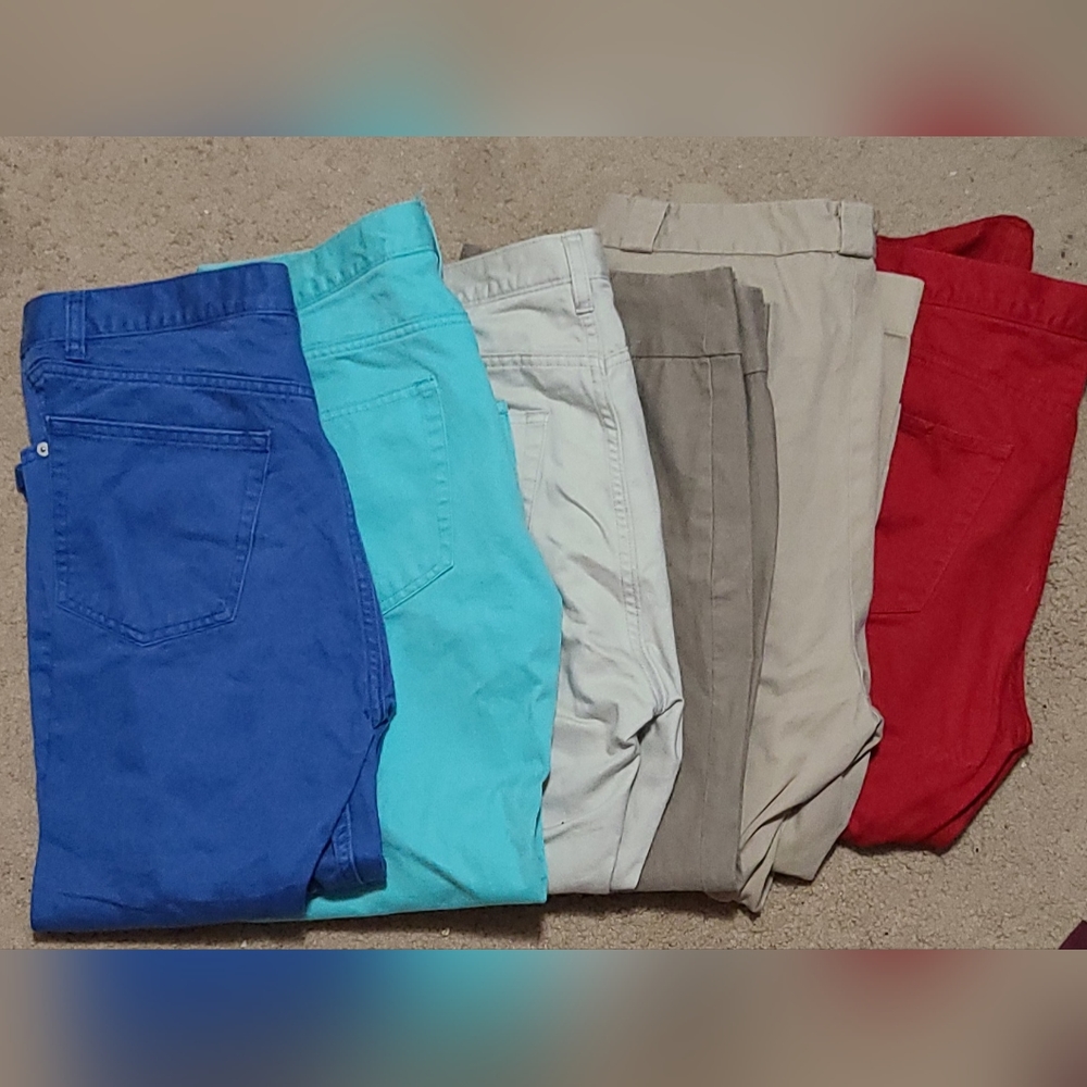 6 pairs of GAP capris size 10